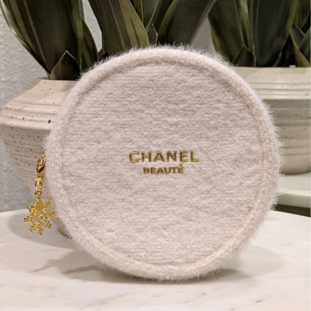 Chanel VIP Gift Bag Beaute Holiday Round Snowflake Charm Pouch White Fuzzy